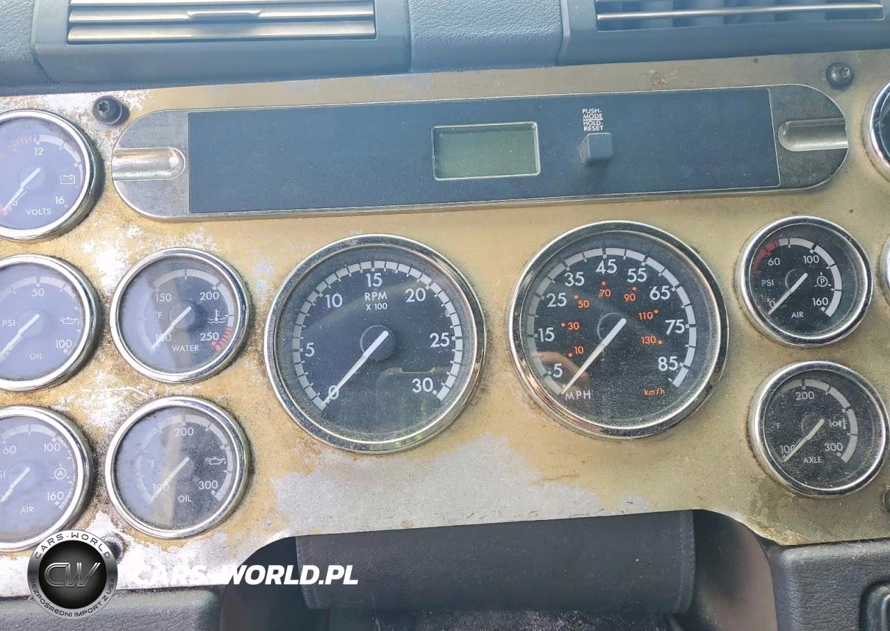 2009 Freightliner Cascadia 125 VIN:1FUJGLDR09LAE1984 - 9