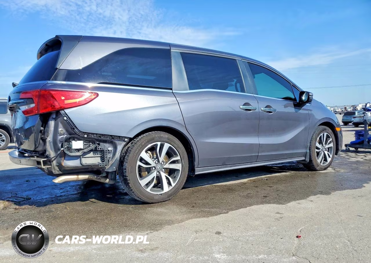 2022 Honda Odyssey Touring VIN:5FNRL6H8XNB026383 - 3
