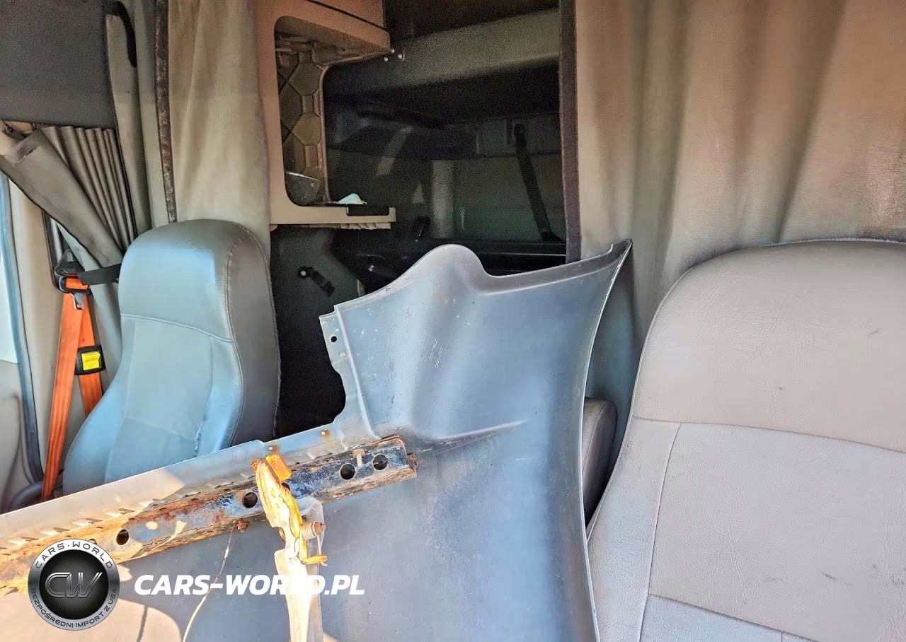 2012 Freightliner Cascadia Semi Truck VIN:1FUJGLBG7CLBR7775 - 10