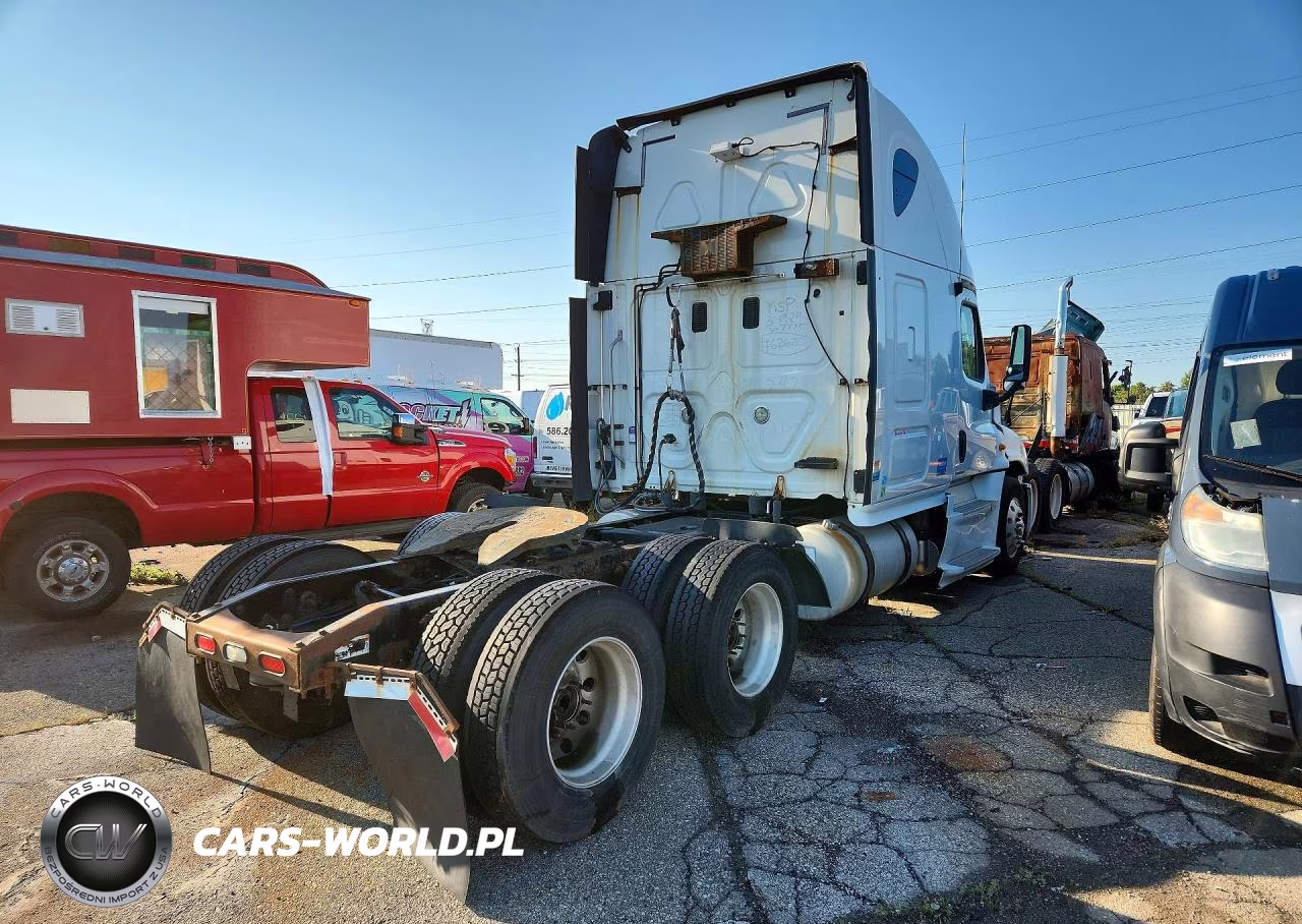 2012 Freightliner Cascadia Semi Truck VIN:1FUJGLBG7CLBR7775 - 3