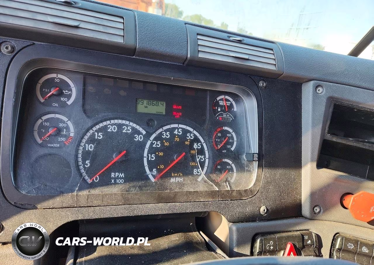 2012 Freightliner Cascadia Semi Truck VIN:1FUJGLBG7CLBR7775 - 9