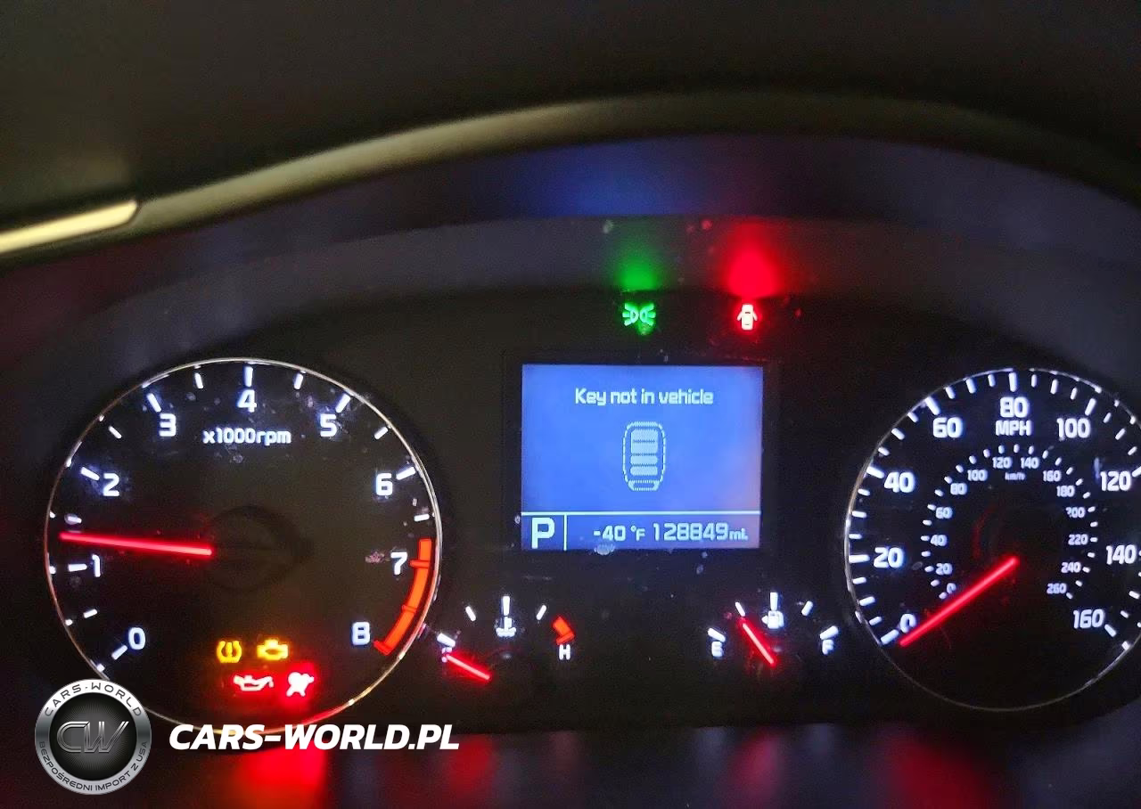 2016 Kia Cadenza VIN:KNALN4D73G5221454 - 9