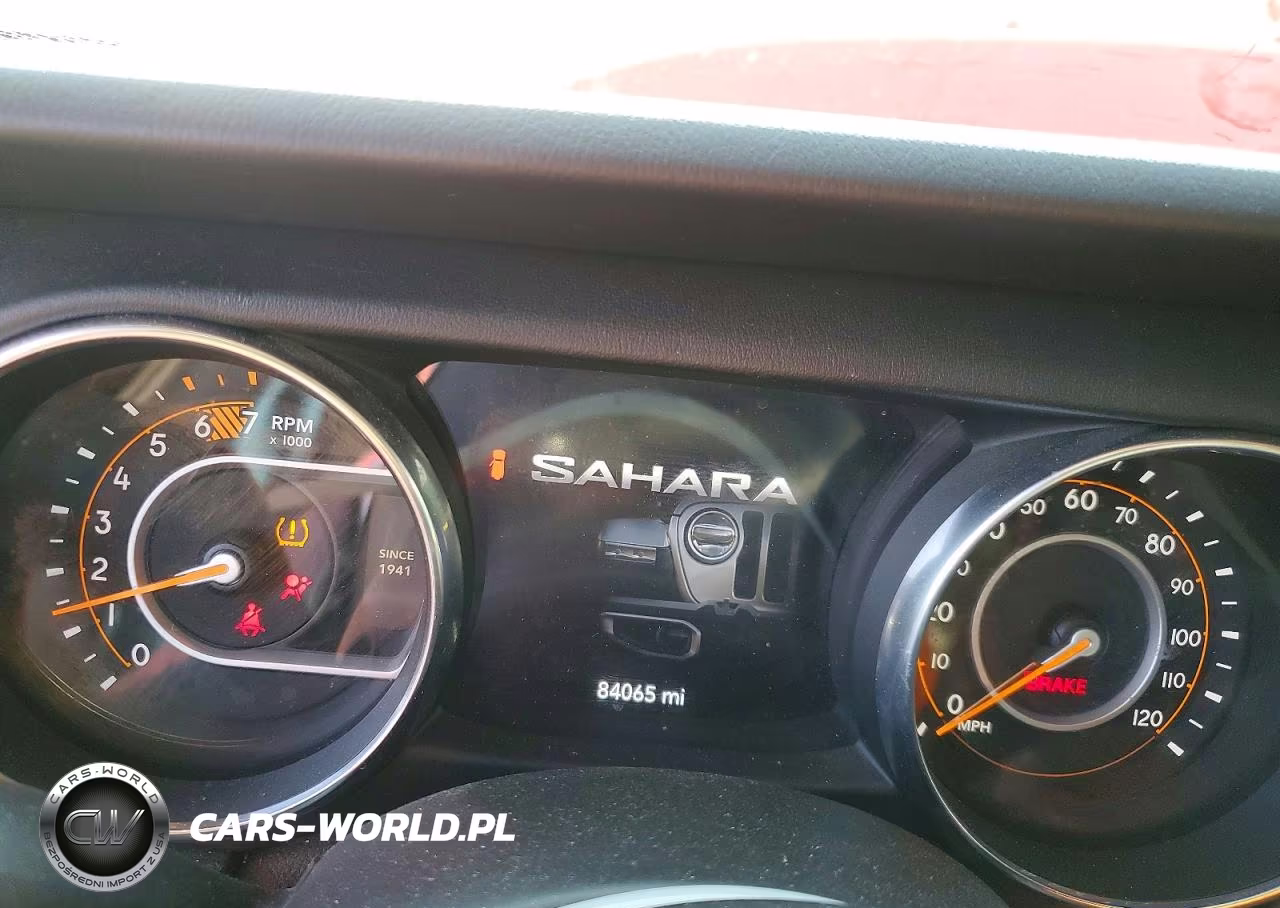 2019 Jeep Wrangler Unlimited Sahara VIN:1C4HJXEN9KW604871 - 9