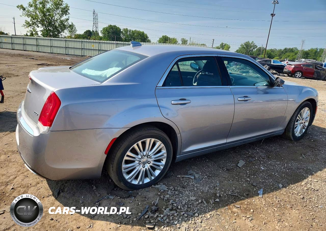2015 Chrysler 300 Limited VIN:2C3CCARG4FH760693 - 3