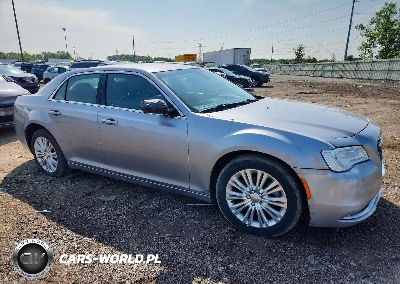 2015 Chrysler 300 Limited VIN:2C3CCARG4FH760693 - 4