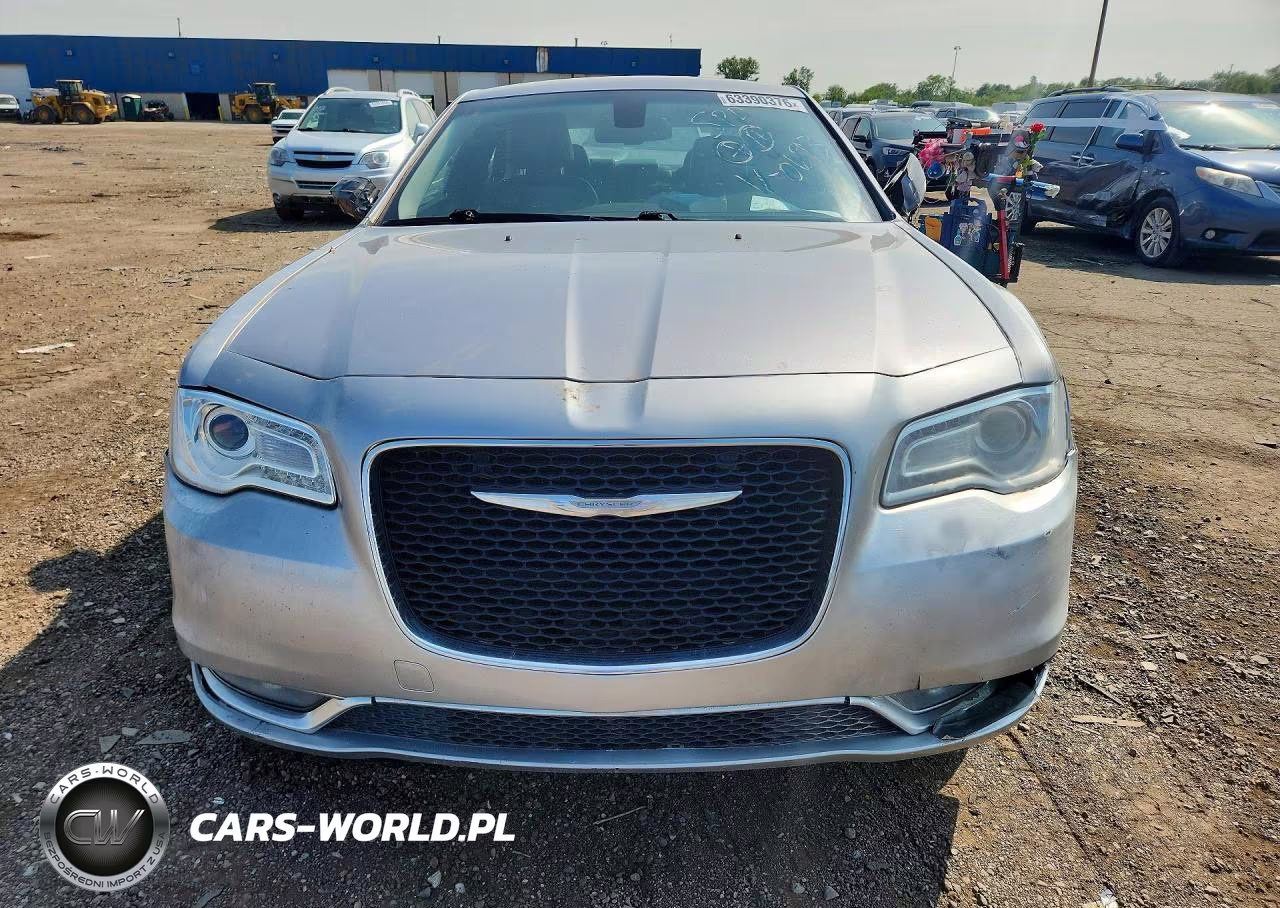 2015 Chrysler 300 Limited VIN:2C3CCARG4FH760693 - 5