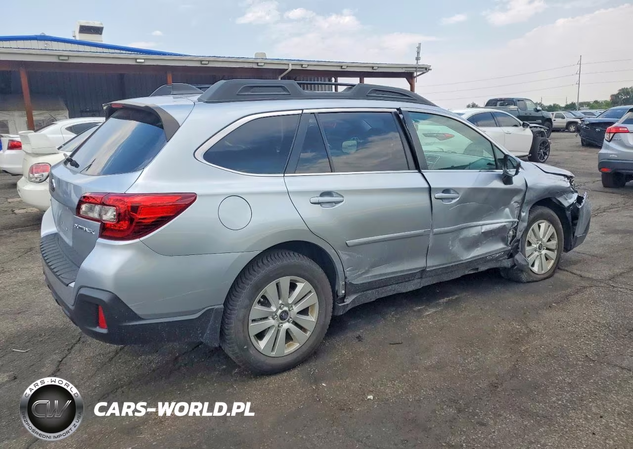 2018 Subaru Outback 2.5I Premium VIN:4S4BSACC5J3221183 - 3