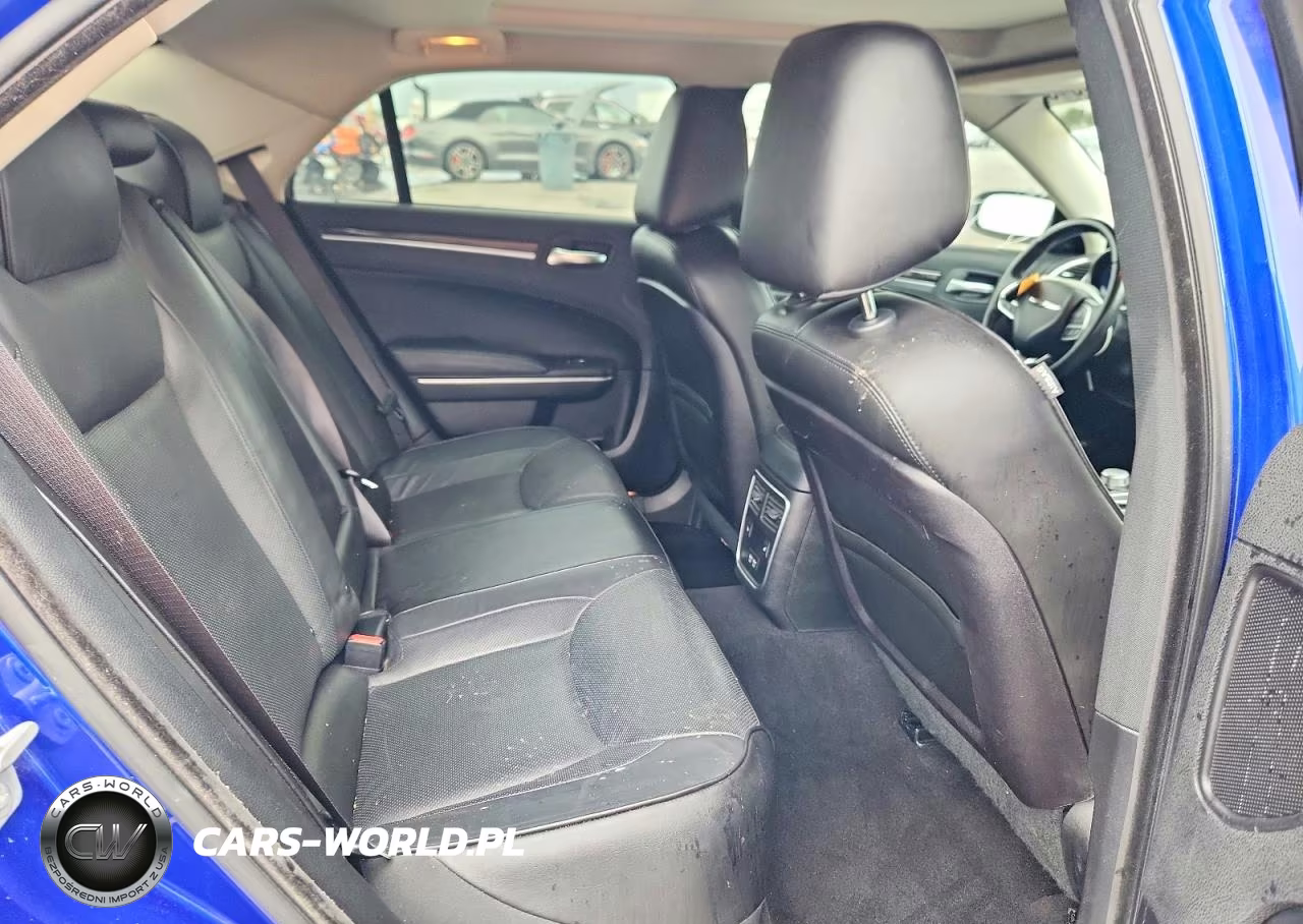 2019 Chrysler 300 Limited VIN:2C3CCAEG0KH705965 - 10