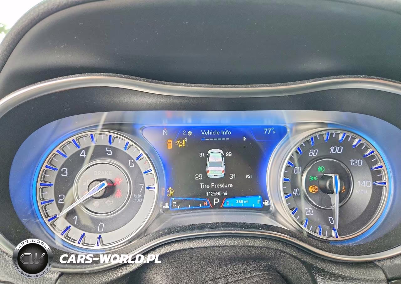 2019 Chrysler 300 Limited VIN:2C3CCAEG0KH705965 - 9