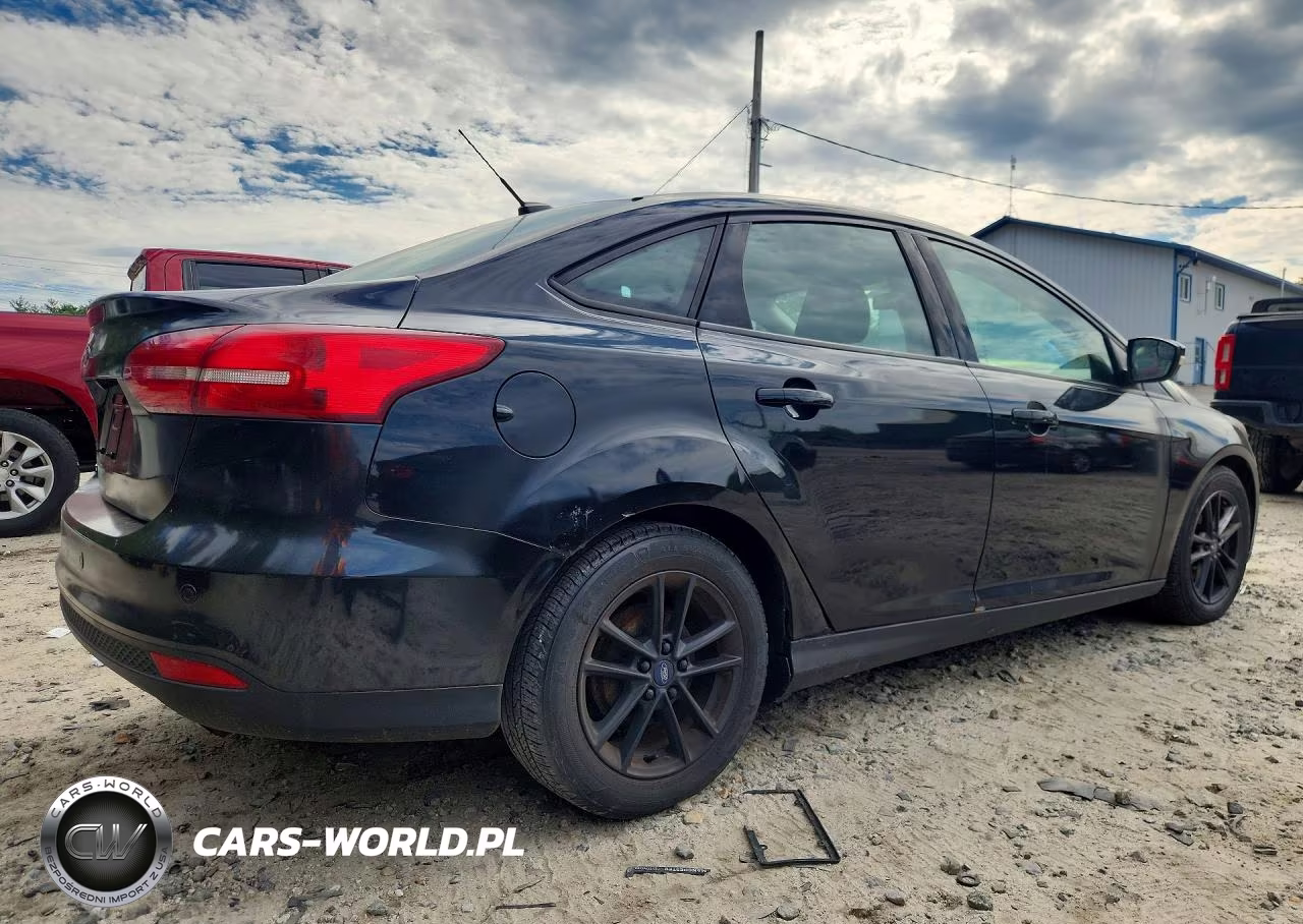 2015 Ford Focus Se VIN:1FADP3F25FL365083 - 3
