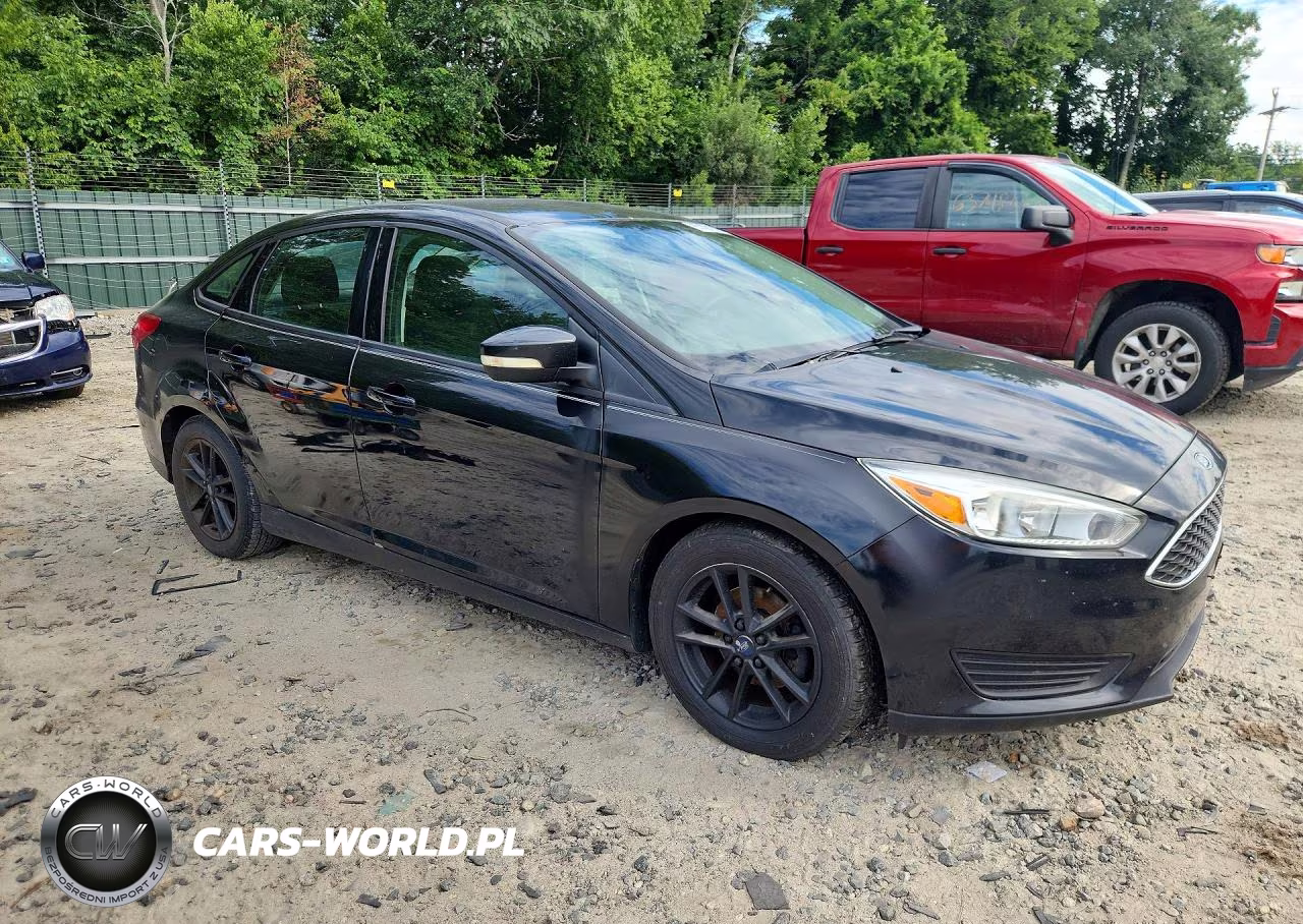 2015 Ford Focus Se VIN:1FADP3F25FL365083 - 4