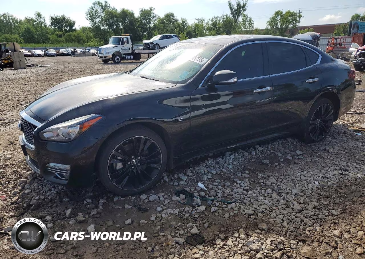 2017 Infiniti Q70 3.7