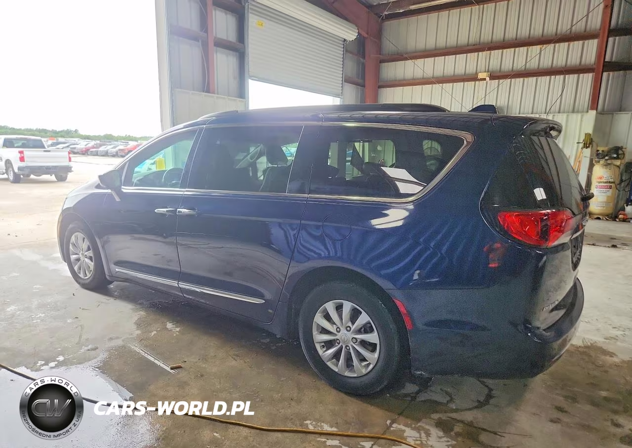2017 Chrysler Pacifica Touring L VIN:2C4RC1BG9HR730392 - 2
