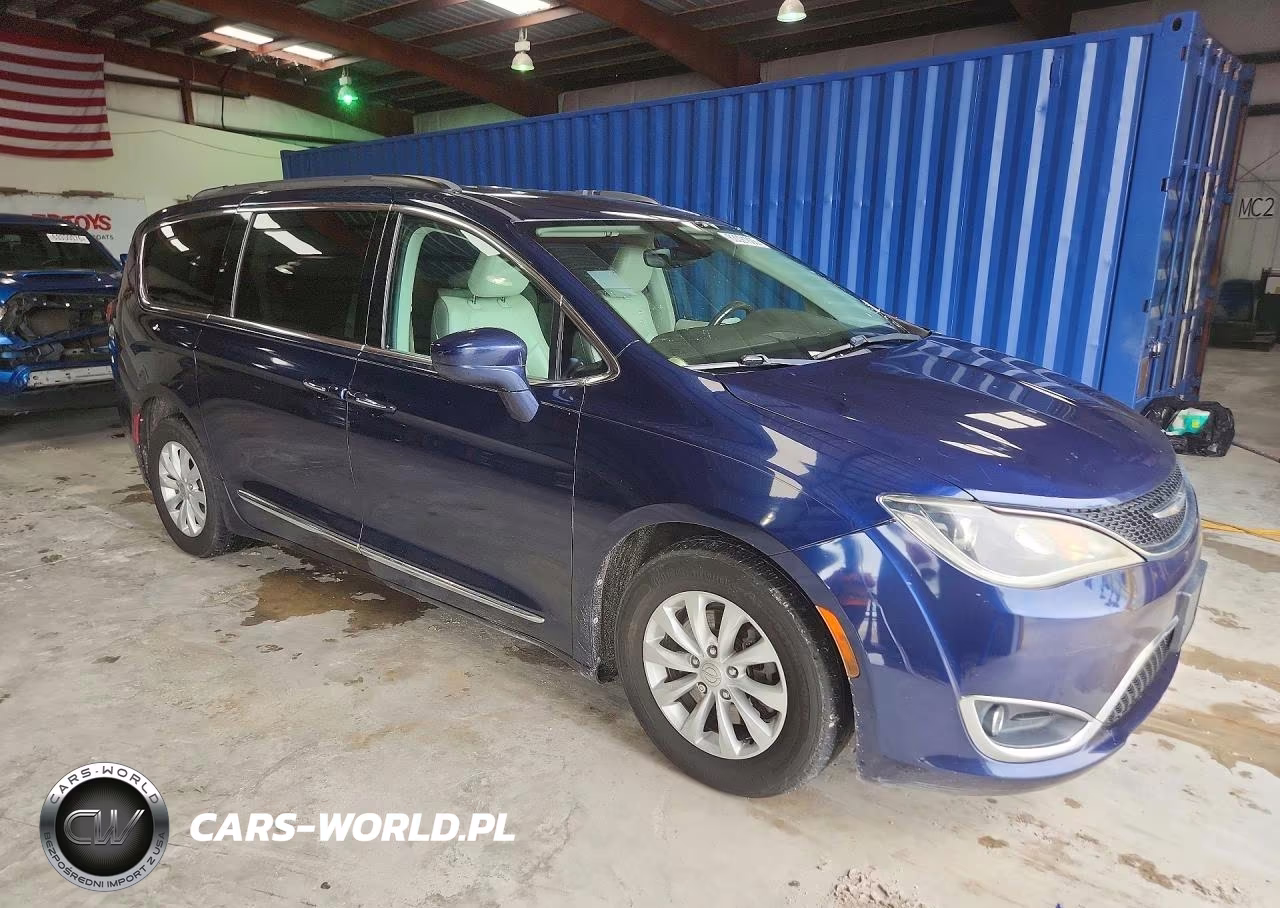 2017 Chrysler Pacifica Touring L VIN:2C4RC1BG9HR730392 - 4