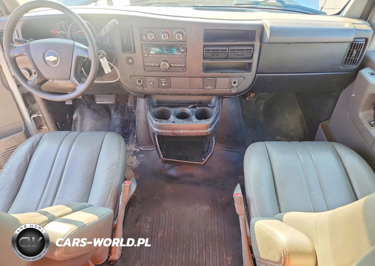2015 Chevrolet Express G2500 VIN:1GCWGFCF5F1252239 - 8