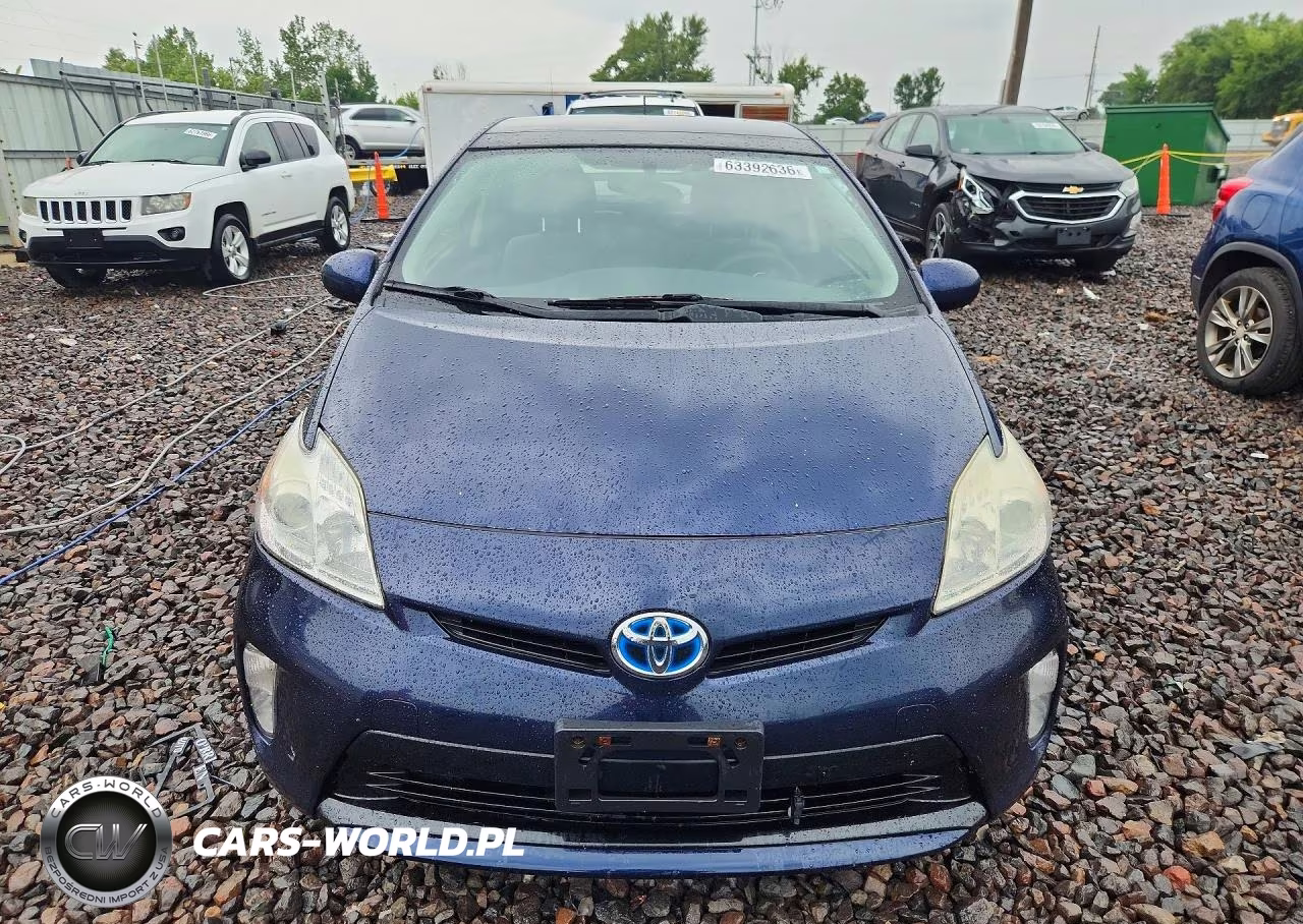 2014 Toyota Prius Three VIN:JTDKN3DU1E1736360 - 5