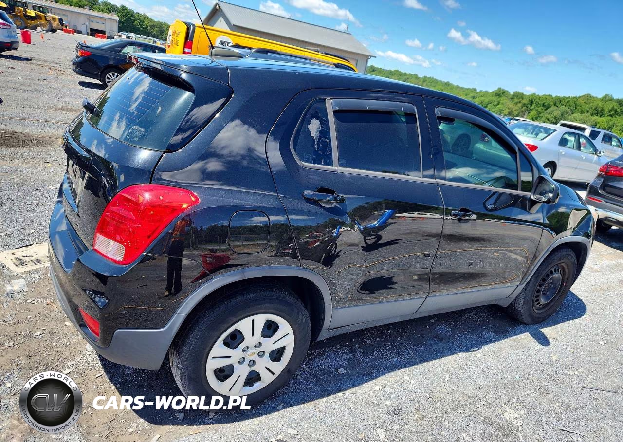 2018 Chevrolet Trax Ls VIN:3GNCJKSB5JL322343 - 3