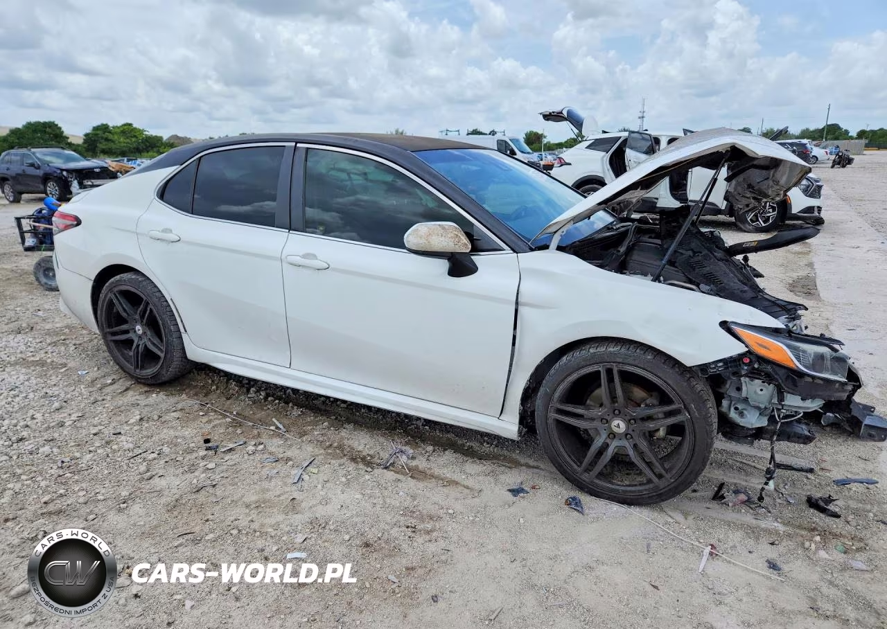 2018 Toyota Camry Se VIN:JTNB11HK3J3023298 - 4