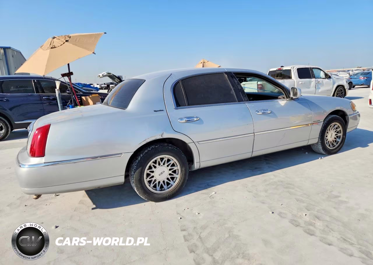 1998 Lincoln Town Car Signature Limited VIN:1LNFM82W9WY722961 - 3