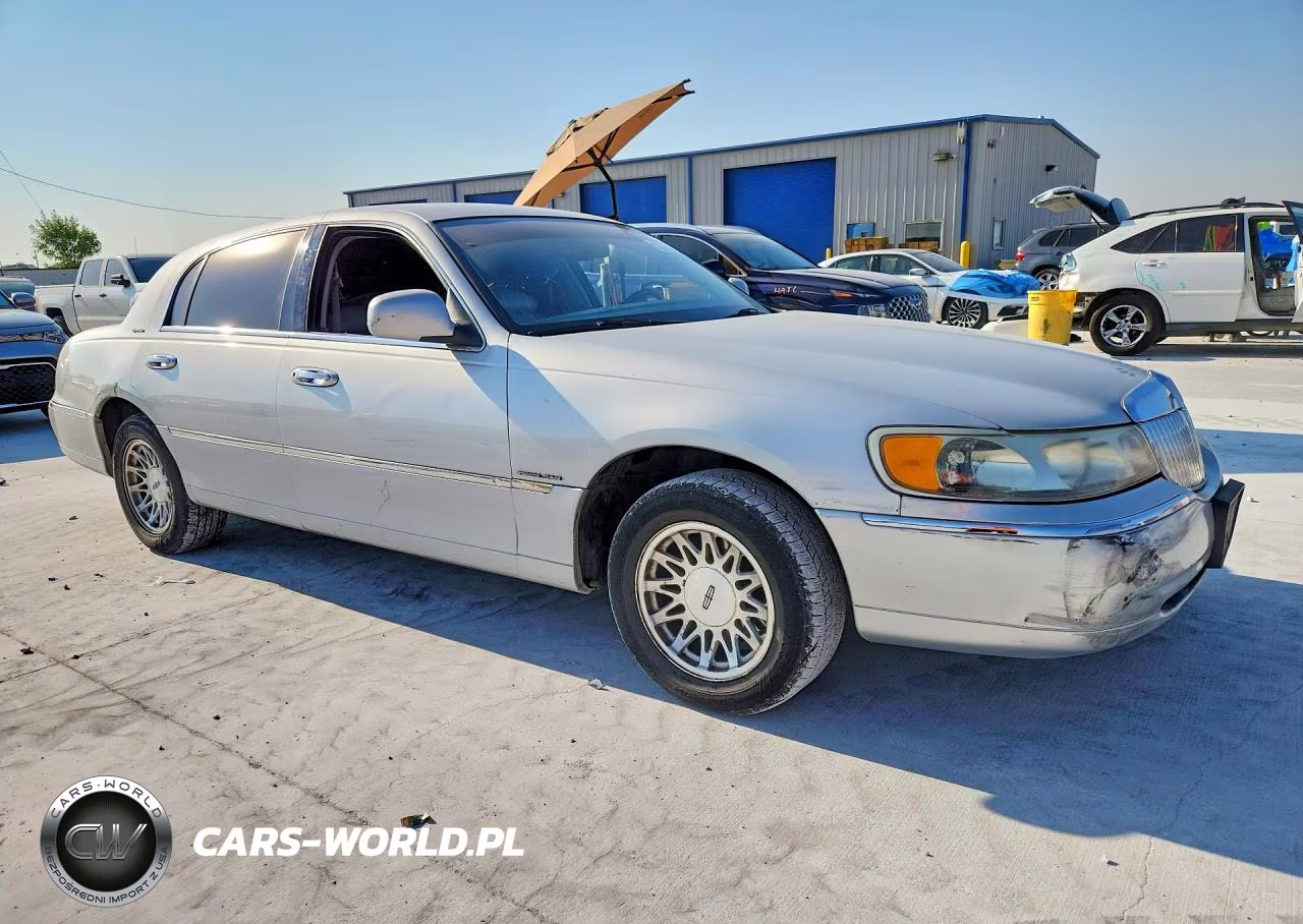 1998 Lincoln Town Car Signature Limited VIN:1LNFM82W9WY722961 - 4