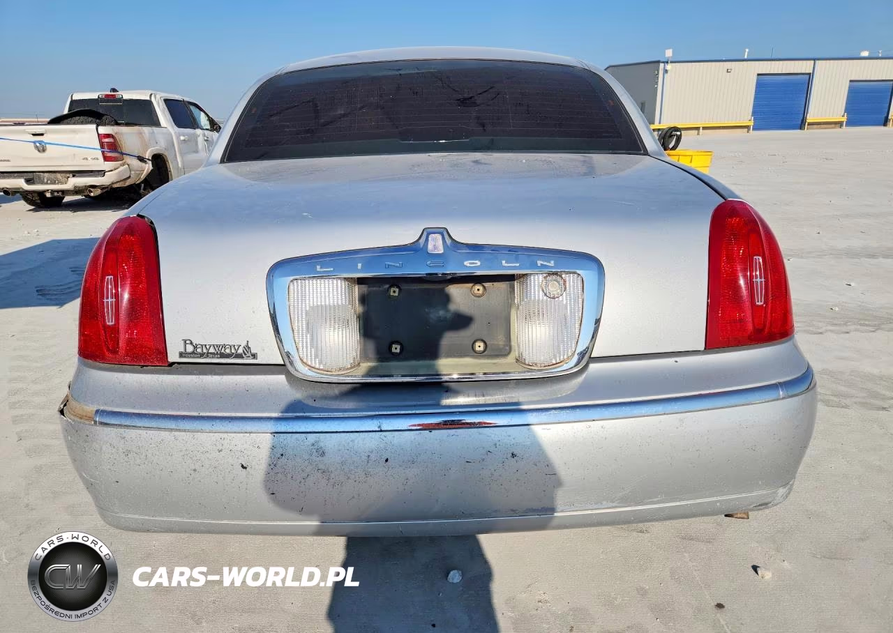 1998 Lincoln Town Car Signature Limited VIN:1LNFM82W9WY722961 - 6
