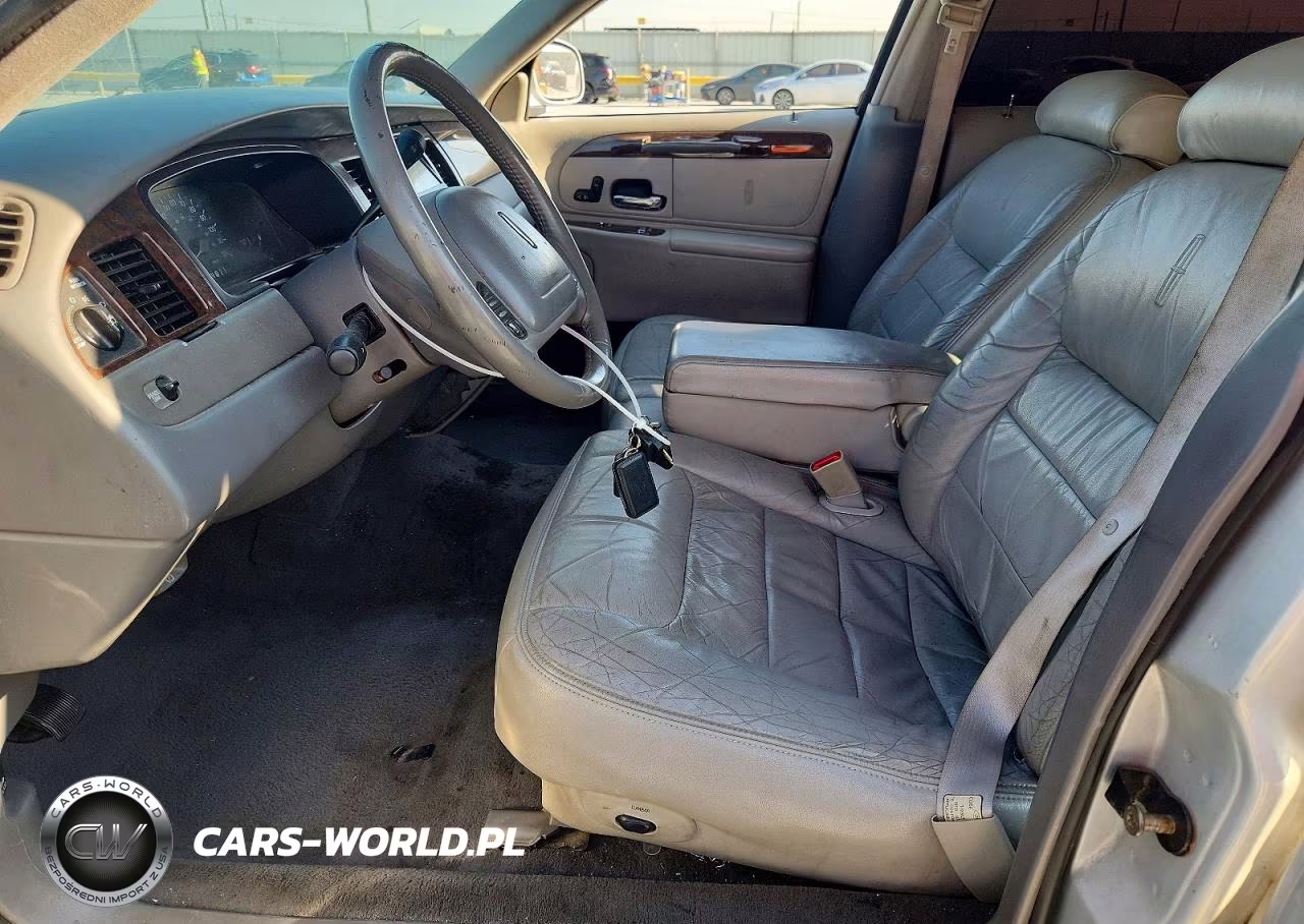 1998 Lincoln Town Car Signature Limited VIN:1LNFM82W9WY722961 - 7