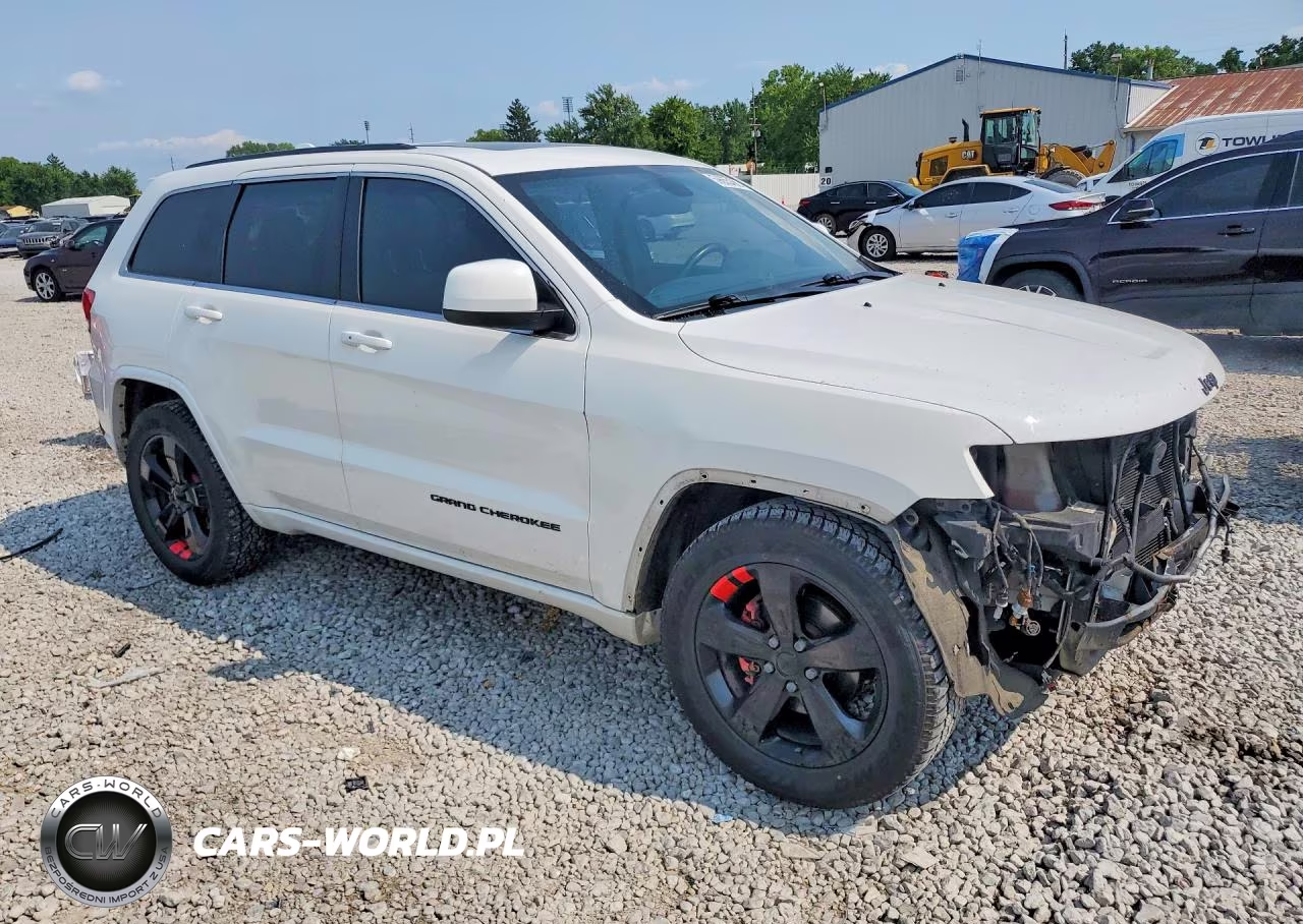 2015 Jeep Grand Cherokee Laredo VIN:1C4RJEAG3FC614173 - 4