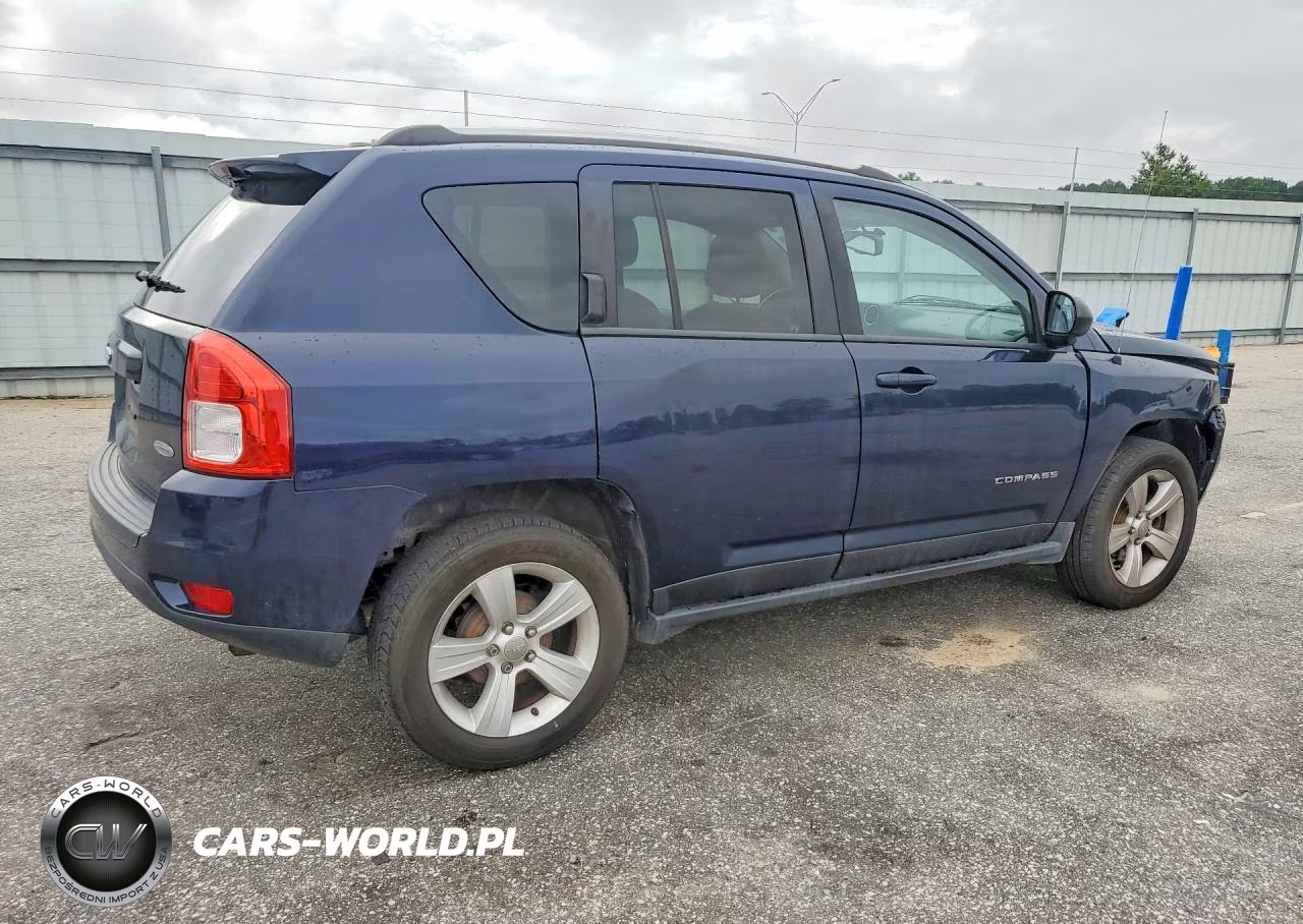 2013 Jeep Compass Latitude VIN:1C4NJCEBXDD102600 - 3