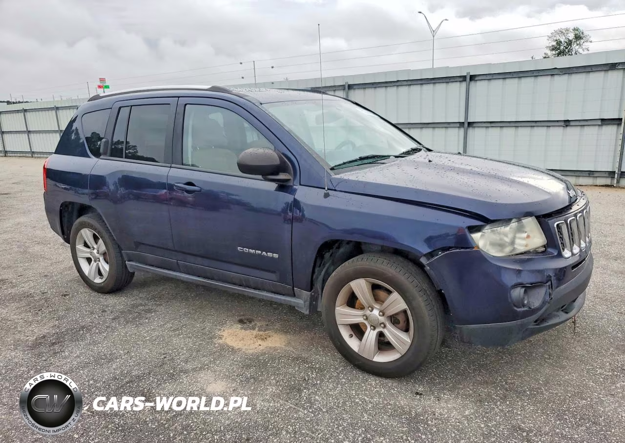 2013 Jeep Compass Latitude VIN:1C4NJCEBXDD102600 - 4