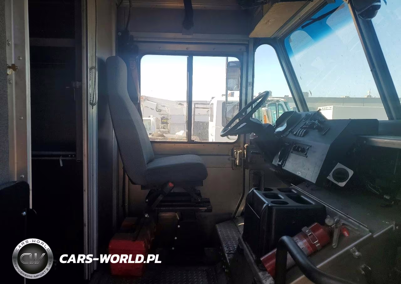 2020 Freightliner Mt45G Chassis Delivery Truck VIN:4UZAC2EA4LCLZ7123 - 10