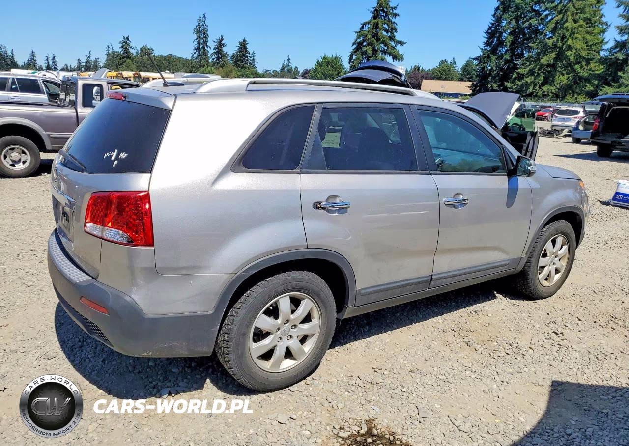 2013 Kia Sorento Lx VIN:5XYKT3A67DG413750 - 3