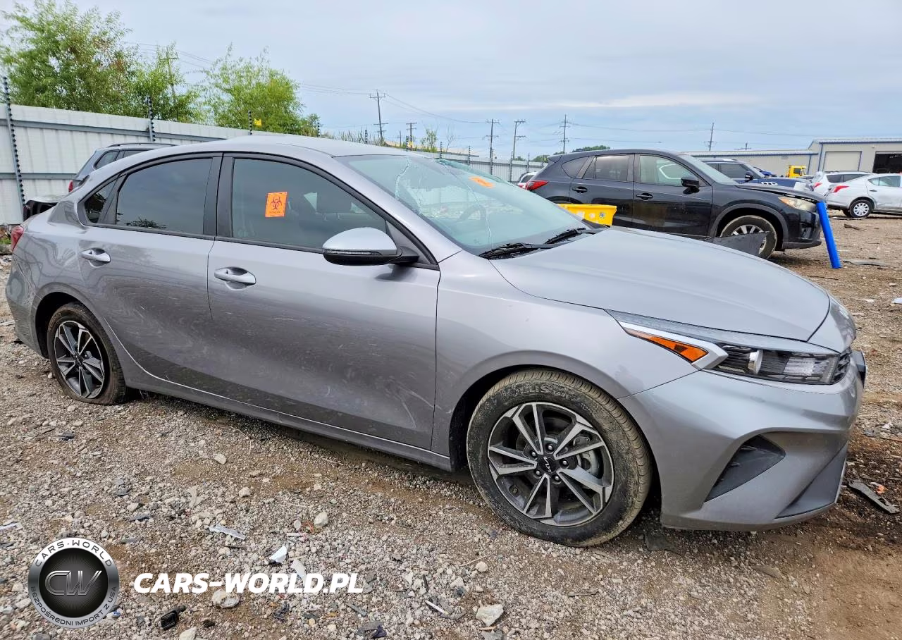 2024 Kia Forte Lxs VIN:3KPF24AD2RE726007 - 4