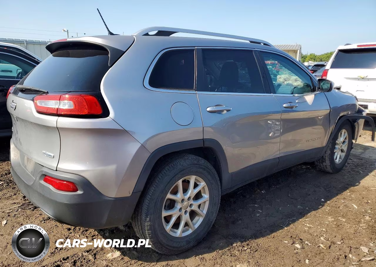 2014 Jeep Cherokee Latitude VIN:1C4PJMCS8EW211449 - 3