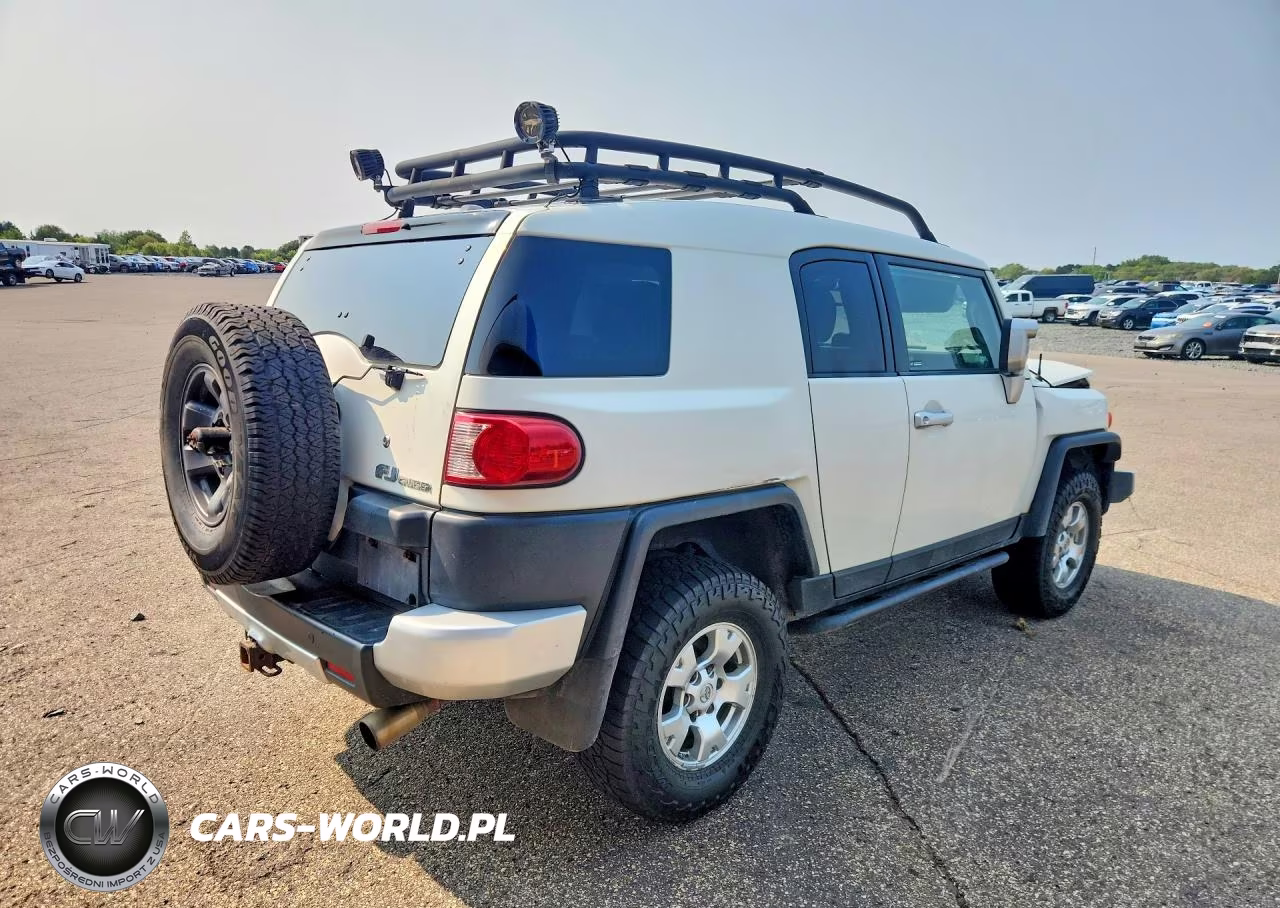 2011 Toyota Fj Cruiser Base VIN:JTEBU4BF5BK108249 - 3