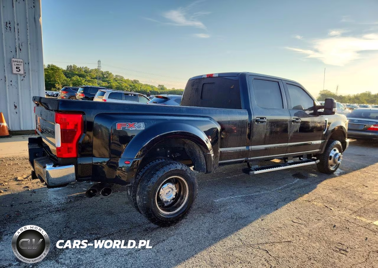 FORD F350 SUPER VIN:1FT8W3DT3JEB95863 - 3