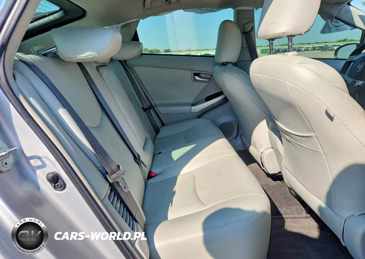 2014 Toyota Prius Three VIN:JTDKN3DU2E0370544 - 10