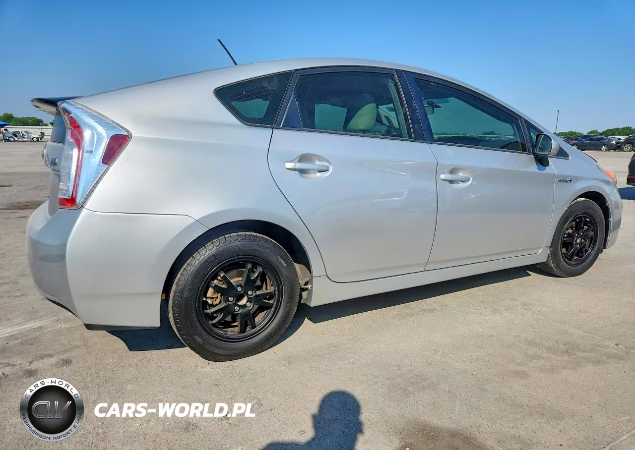 2014 Toyota Prius Three VIN:JTDKN3DU2E0370544 - 3