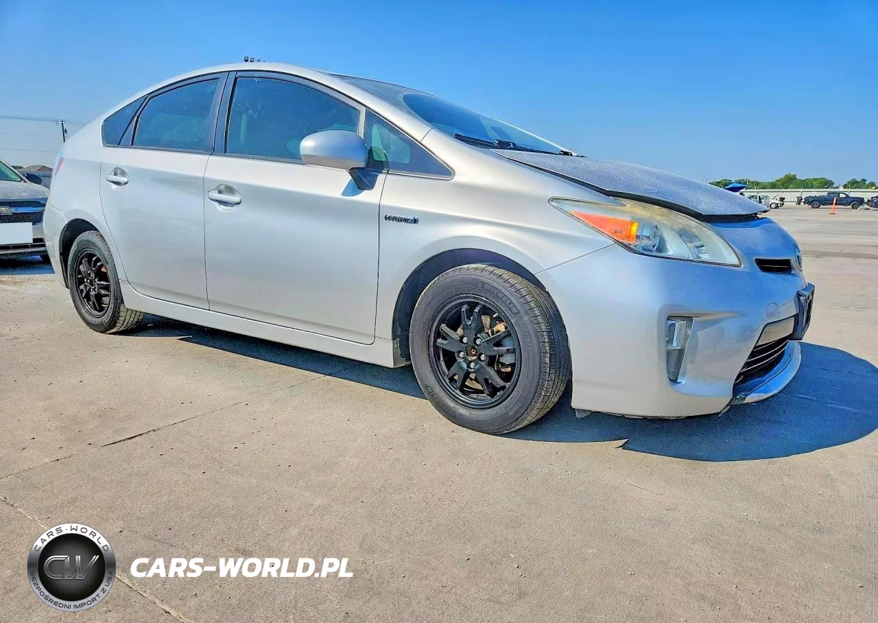 2014 Toyota Prius Three VIN:JTDKN3DU2E0370544 - 4