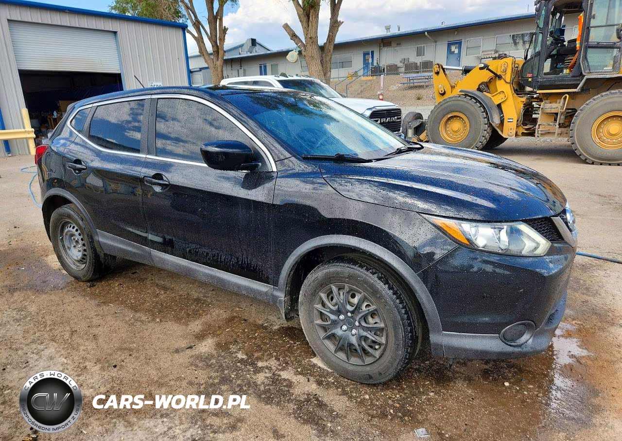 2018 Nissan Rogue Sport S VIN:JN1BJ1CP4JW103895 - 4