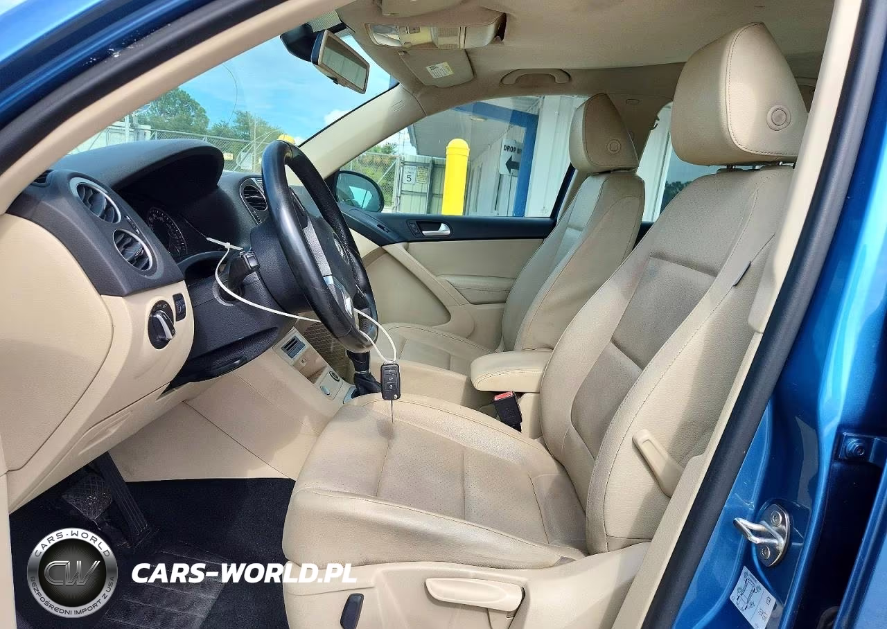 2017 Volkswagen Tiguan S VIN:WVGAV7AX8HK037951 - 7
