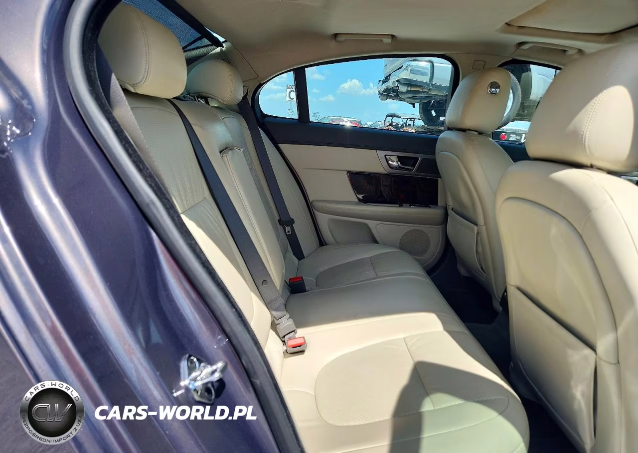 2011 Jaguar Xf Premium VIN:SAJWA0GBXBLR87224 - 10