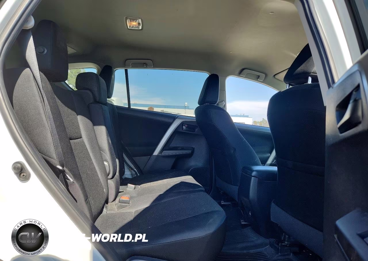 2018 Toyota Rav4 Le VIN:2T3ZFREV2JW415106 - 10