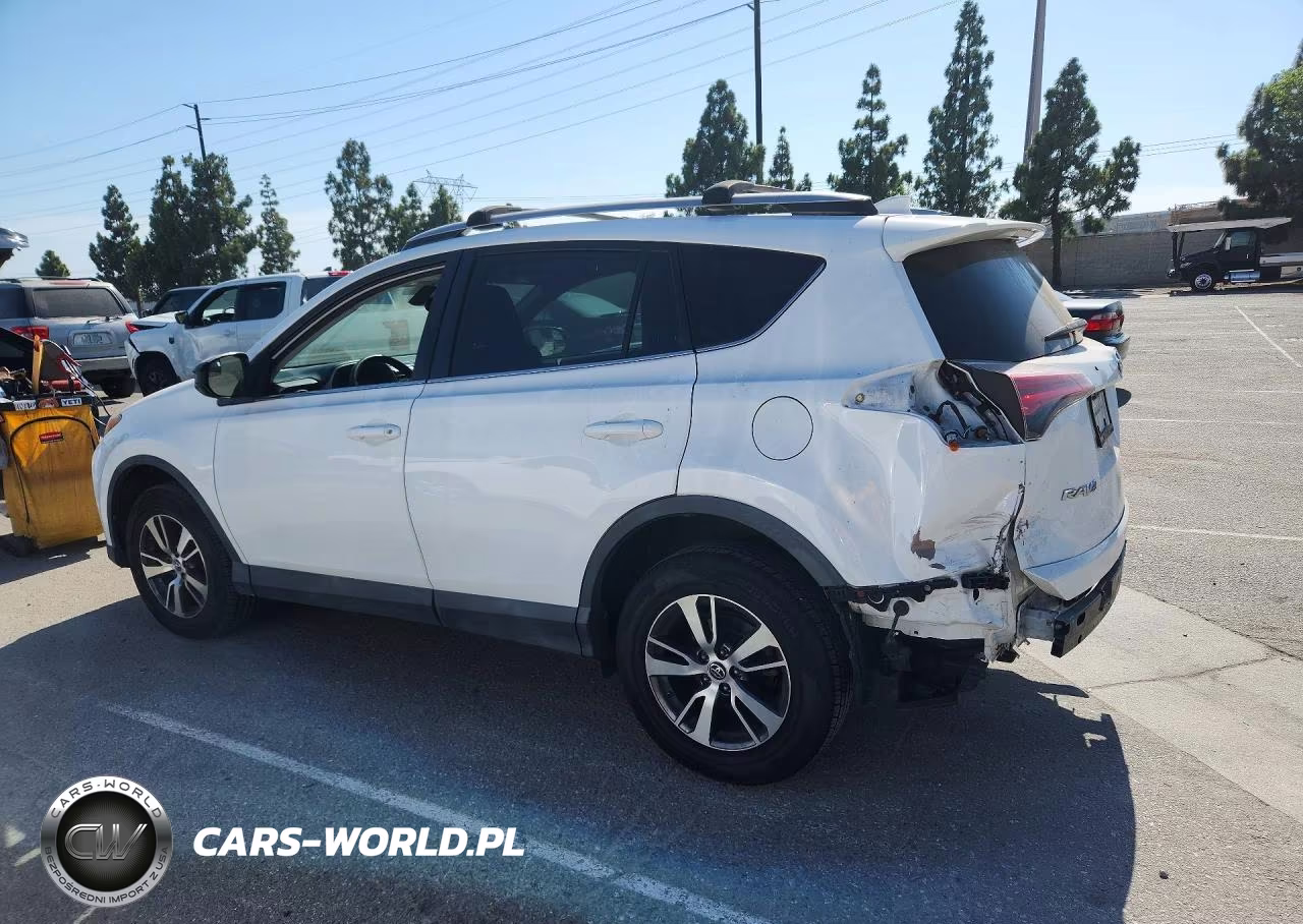 2018 Toyota Rav4 Le VIN:2T3ZFREV2JW415106 - 2