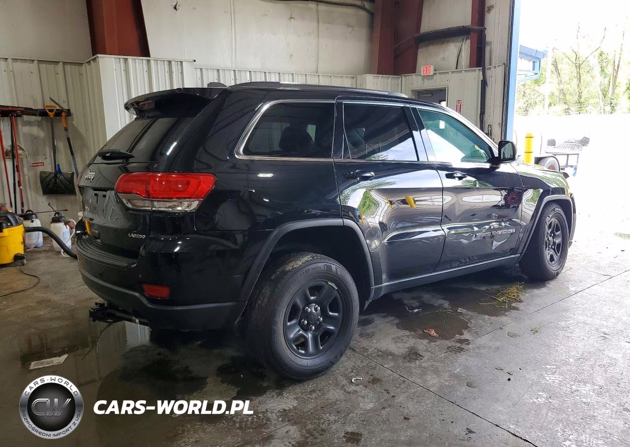 2017 Jeep Grand Cherokee Laredo VIN:1C4RJFAG9HC842932 - 3