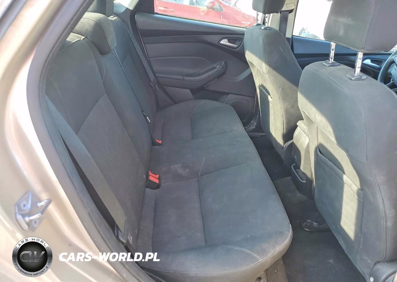 2017 Ford Focus Se VIN:1FADP3F26HL296844 - 10