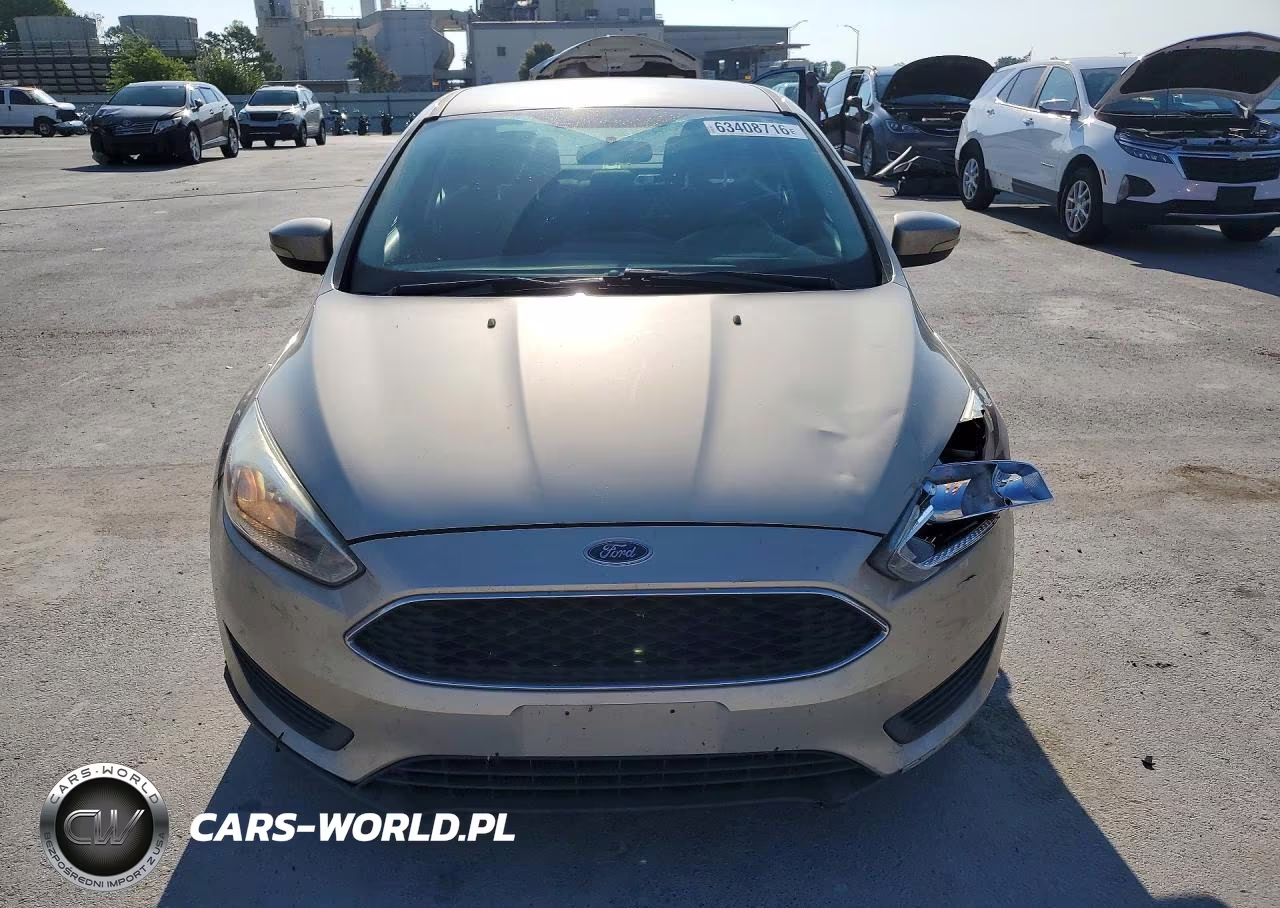 2017 Ford Focus Se VIN:1FADP3F26HL296844 - 5