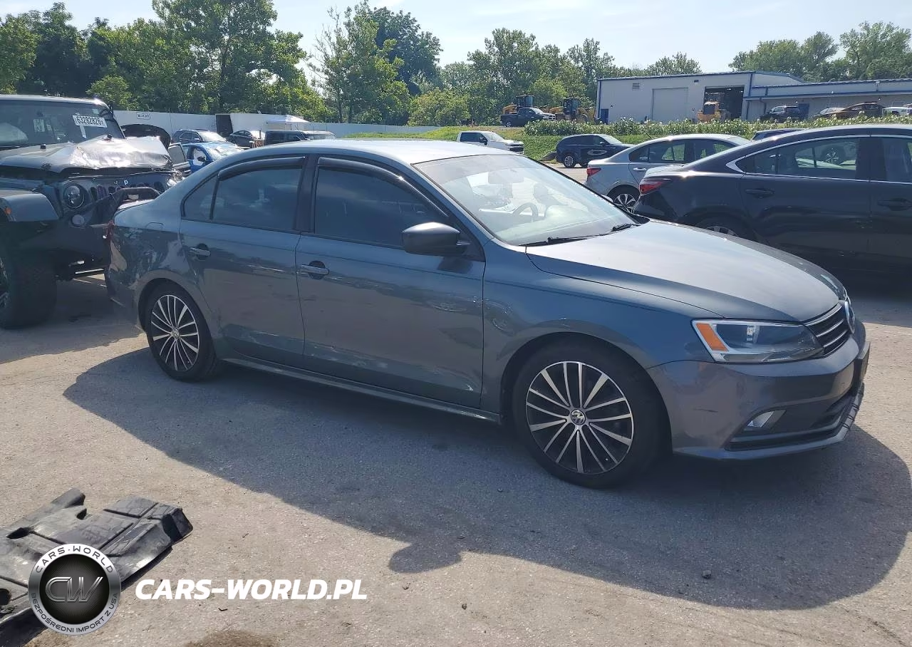 2016 Volkswagen Jetta Sport VIN:3VWB17AJ1GM294633 - 4
