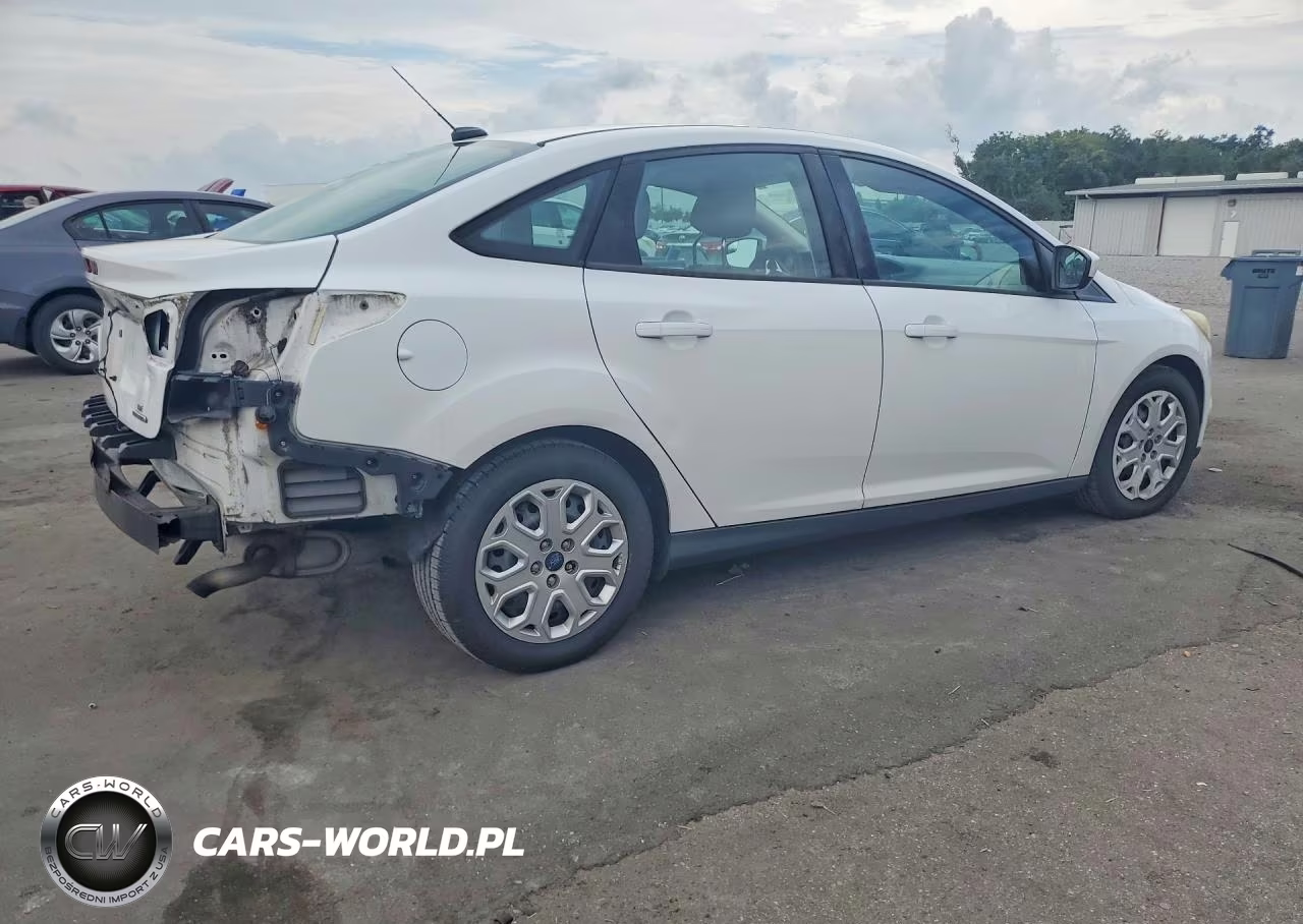 2012 Ford Focus Se VIN:1FAHP3F24CL377982 - 3
