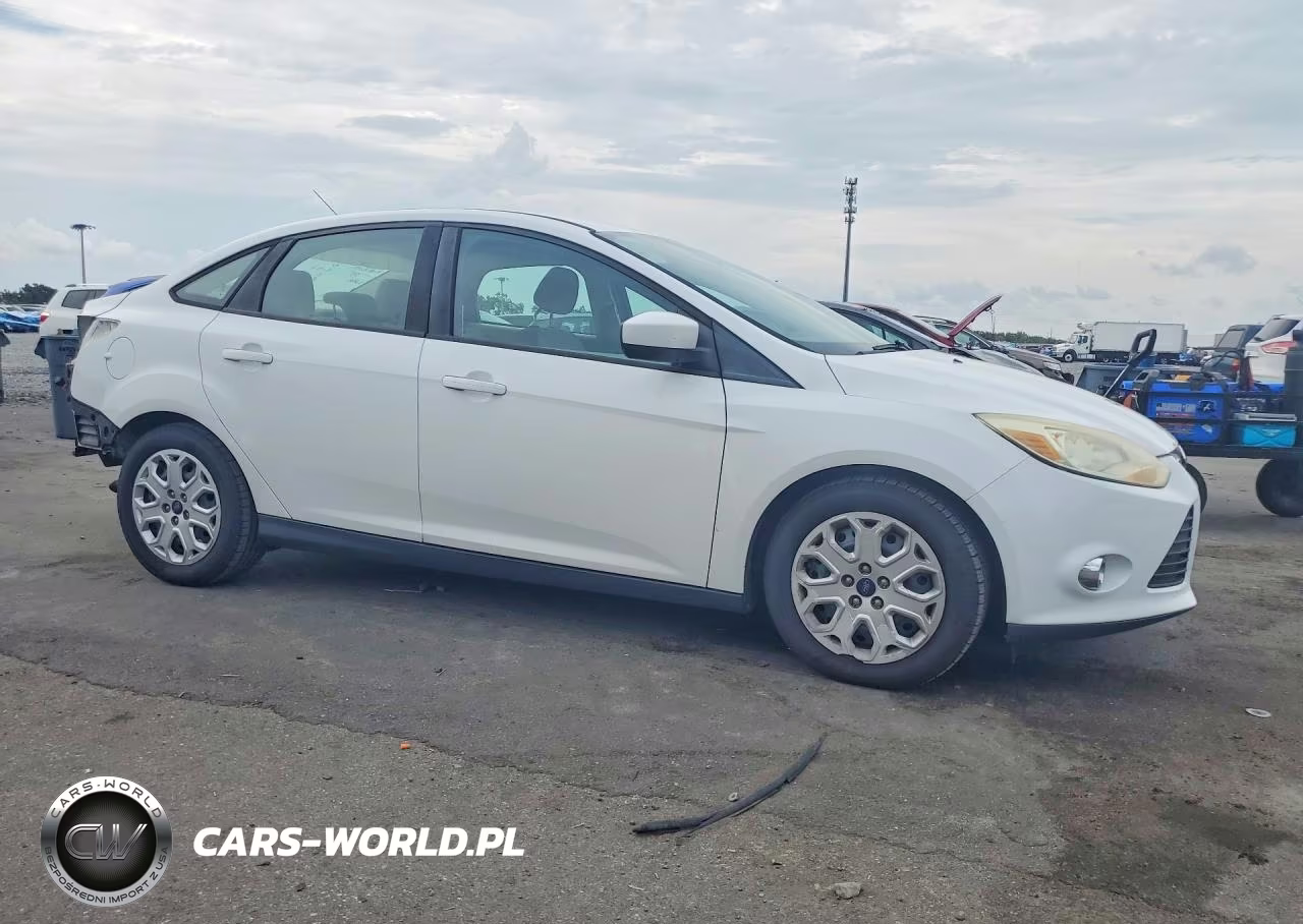 2012 Ford Focus Se VIN:1FAHP3F24CL377982 - 4