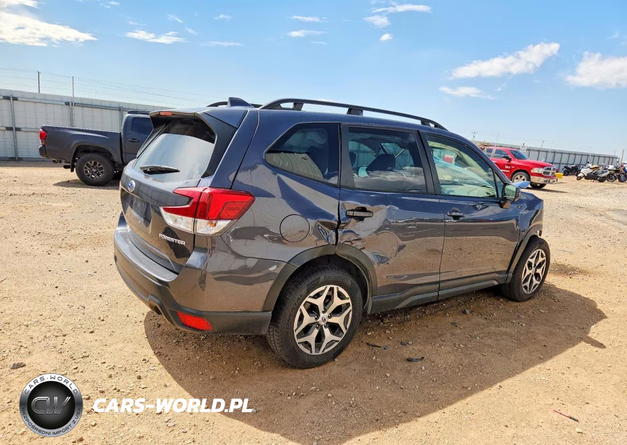 2023 Subaru Forester Premium VIN:JF2SKAEC5PH472865 - 3
